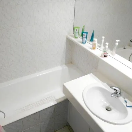 Apartment Avec Vue A 35 M² Piscine Partagee *