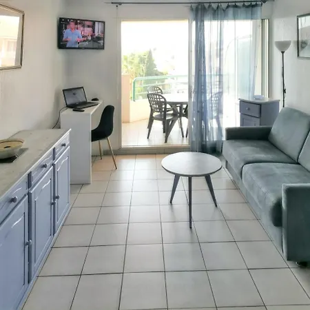 Confortable A Frejus, 35 M² Avec Balcon Agreable Апартаменты