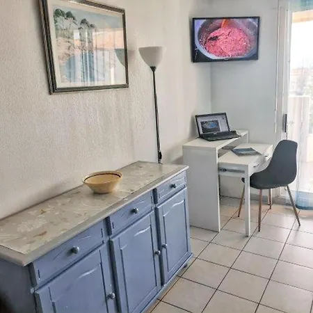 Confortable A Frejus, 35 M² Avec Balcon Agreable Фрежюс