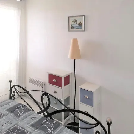 Confortable A Frejus, 35 M² Avec Balcon Agreable Апартаменты