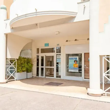 Confortable A Frejus, 35 M² Avec Balcon Agreable Апартаменты *