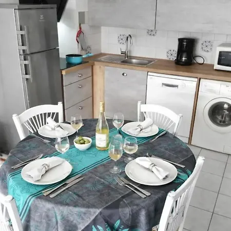 Confortable A Frejus, 35 M² Avec Balcon Agreable Апартаменты