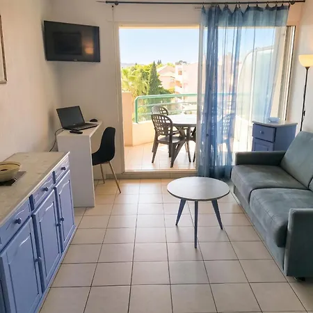 Confortable à Fréjus, 35 M² Avec Balcon Appartement
