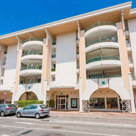 Confortable A Frejus, 35 M² Avec Balcon Agreable