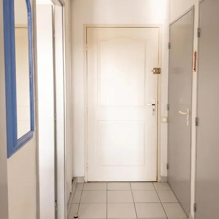 Confortable A Frejus, 35 M² Avec Balcon Agreable דירה *