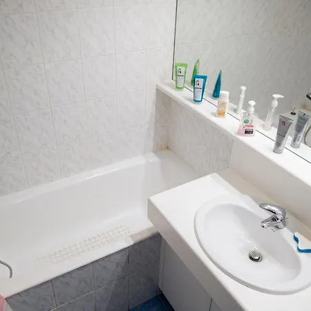 Confortable A Frejus, 35 M² Avec Balcon Agreable Appartement Fréjus
