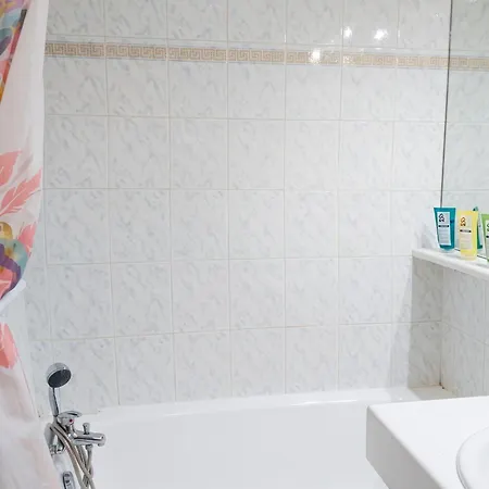 Confortable A Frejus, 35 M² Avec Balcon Agreable * Fréjus